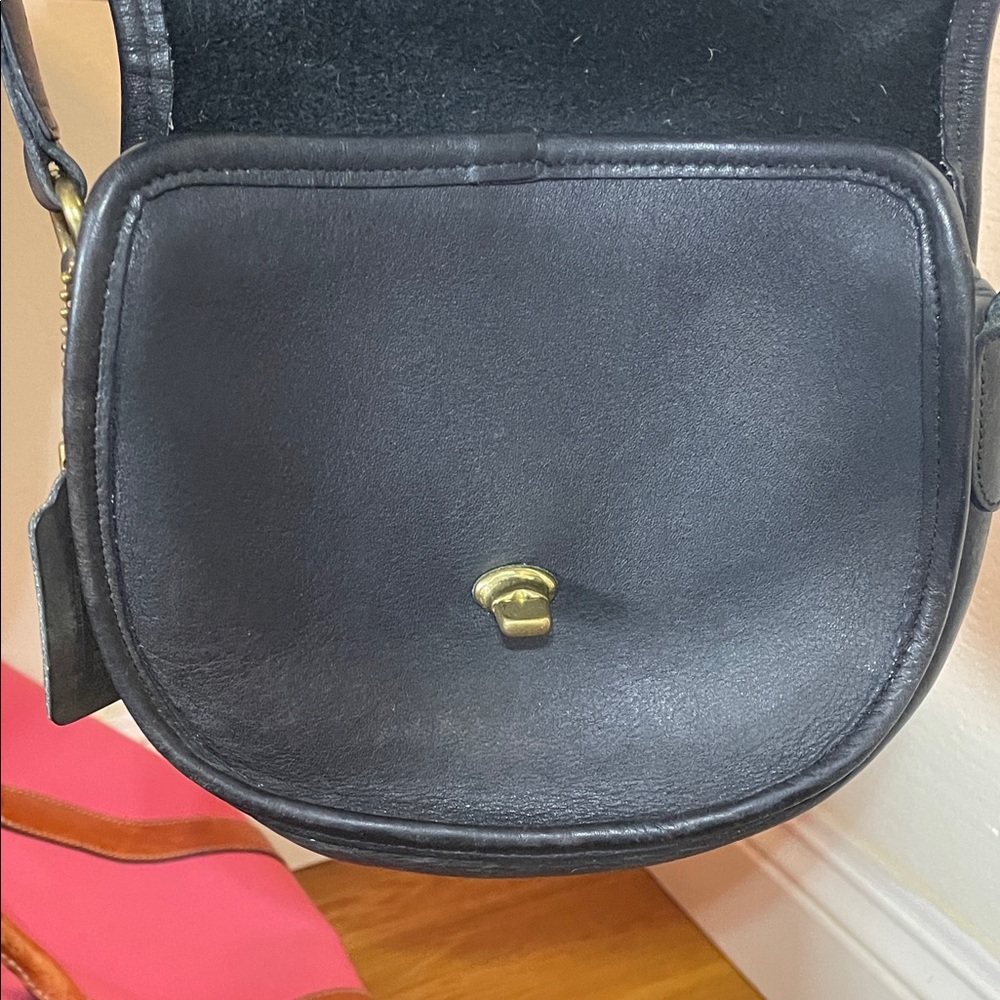 Vintage Coach Black Leather Crossbody Bag - Picture 10 of 17